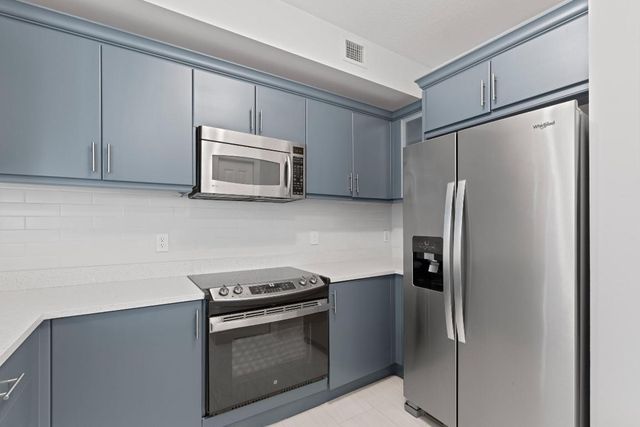 802 W Windward Way 217, Lantana, FL 33462