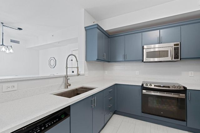 802 W Windward Way 217, Lantana, FL 33462