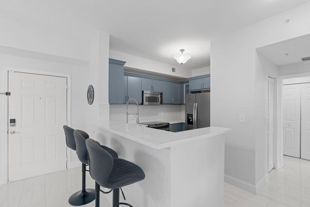 802 W Windward Way 217, Lantana, FL 33462