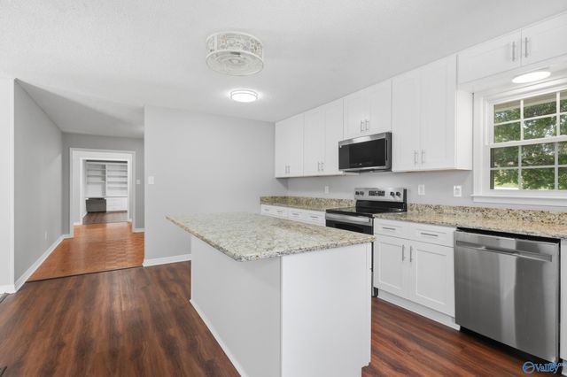 103 Ce Lee Drive NW, Huntsville, AL 35806