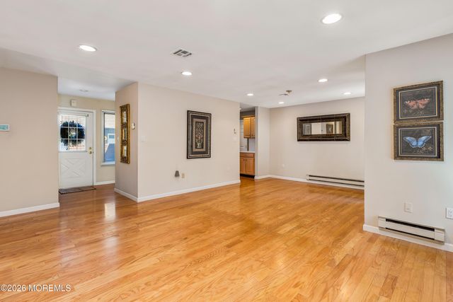 33 Hampton Court, Red Bank, NJ 07701