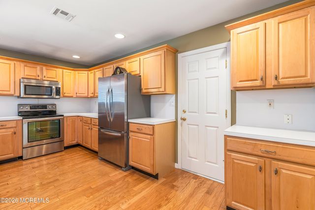 33 Hampton Court, Red Bank, NJ 07701