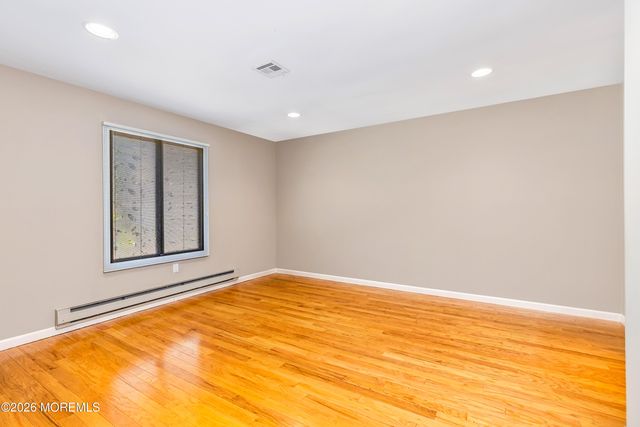 33 Hampton Court, Red Bank, NJ 07701