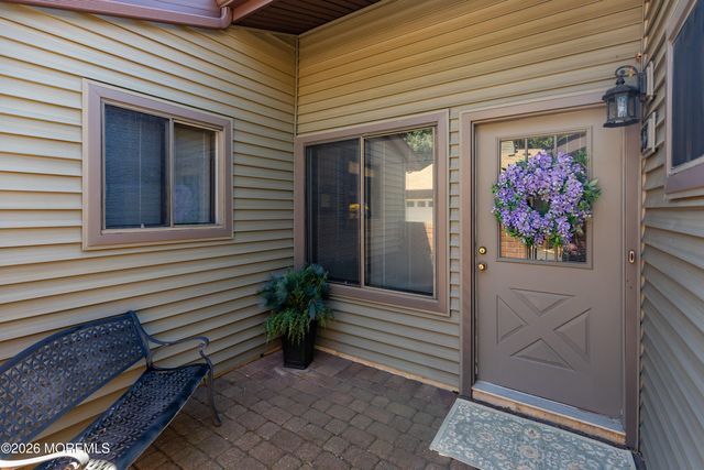 33 Hampton Court, Red Bank, NJ 07701