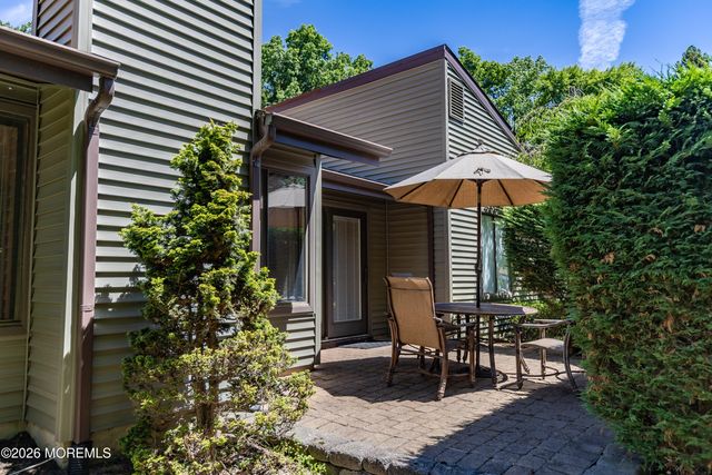 33 Hampton Court, Red Bank, NJ 07701
