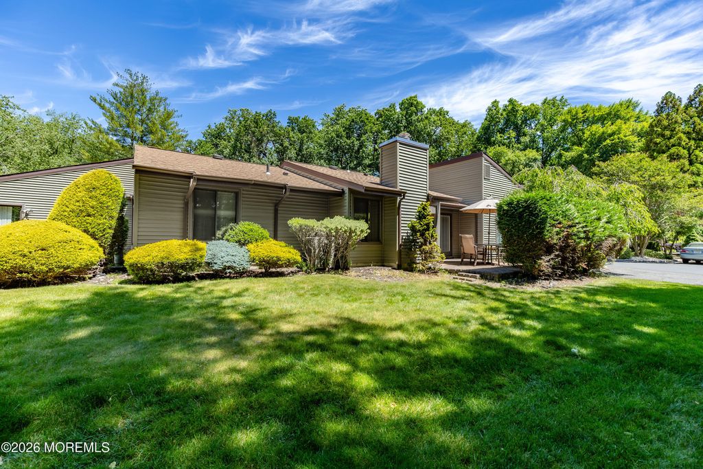 33 Hampton Court, Red Bank, NJ 07701