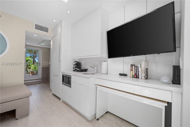 9999 Collins Ave 9J, Bal Harbour, FL 33154