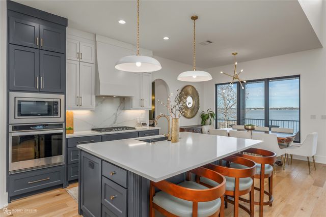 6042 S Lakeshore Drive, Shreveport, LA 71119