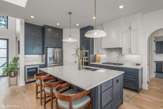 6042 S Lakeshore Drive, Shreveport, LA 71119