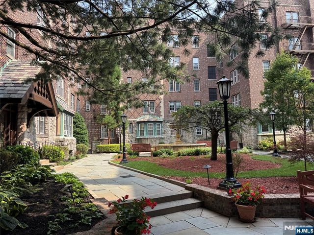 275 Engle Street G5, Englewood, NJ 07631