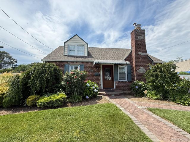 730 Cottage St, Uniondale, NY 11553