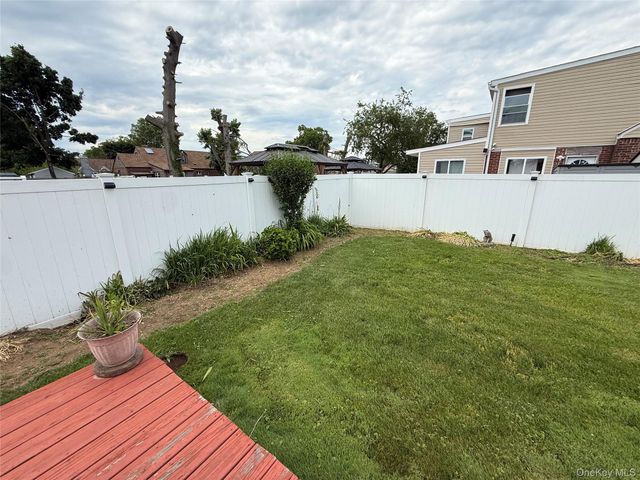 730 Cottage St, Uniondale, NY 11553
