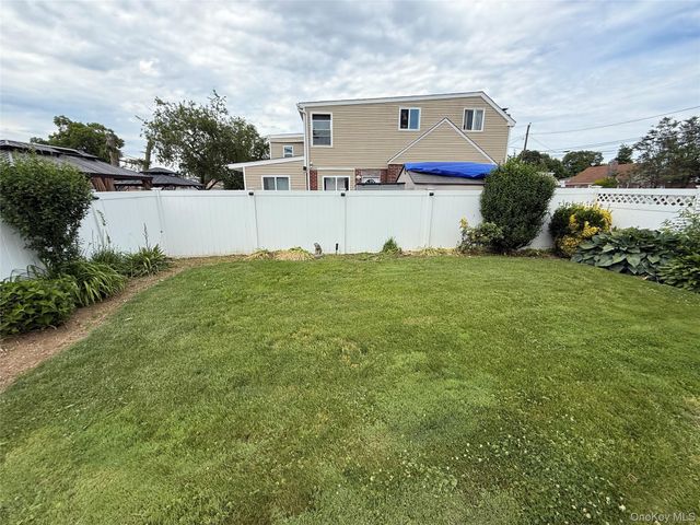 730 Cottage St, Uniondale, NY 11553