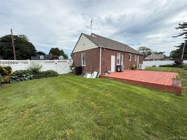 730 Cottage St, Uniondale, NY 11553