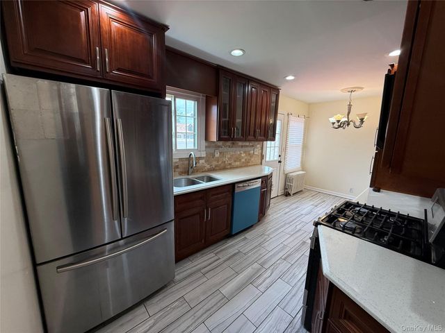 730 Cottage St, Uniondale, NY 11553