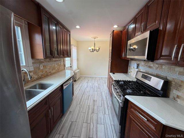 730 Cottage St, Uniondale, NY 11553