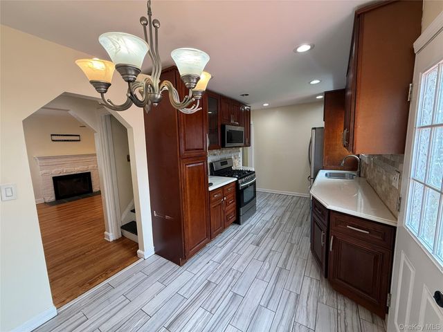 730 Cottage St, Uniondale, NY 11553