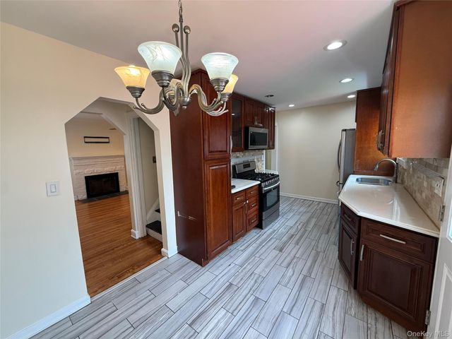 730 Cottage St, Uniondale, NY 11553