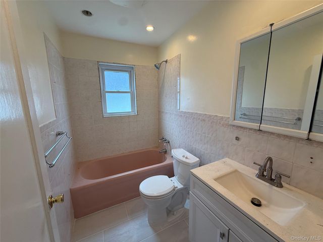 730 Cottage St, Uniondale, NY 11553