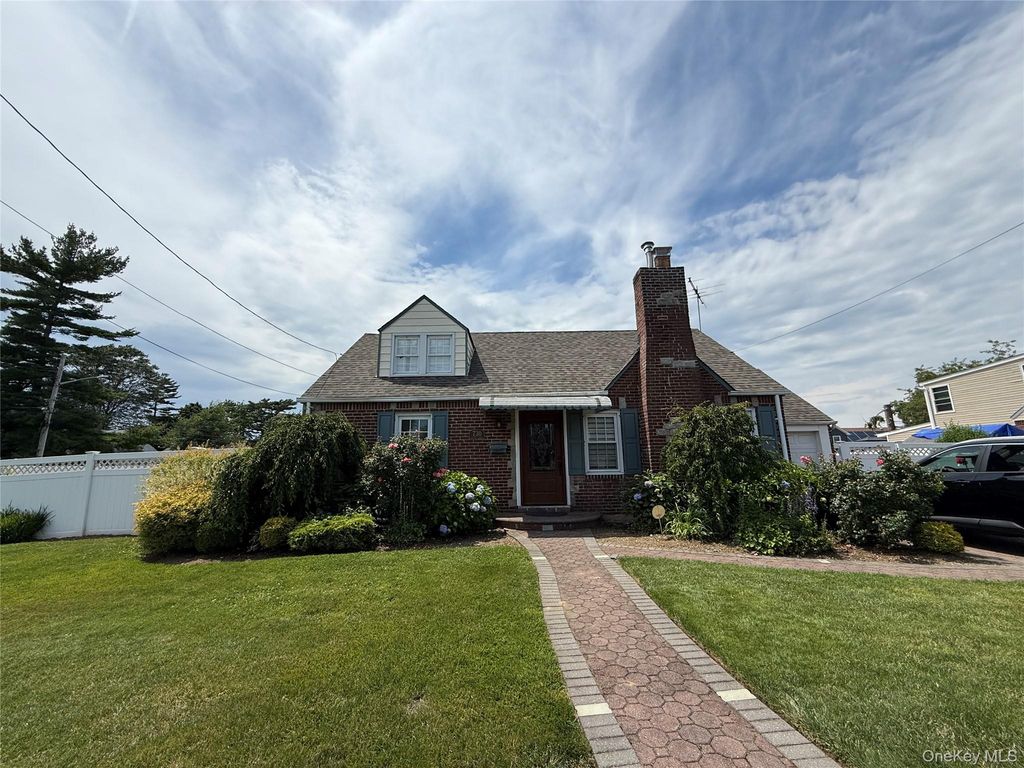 730 Cottage St, Uniondale, NY 11553