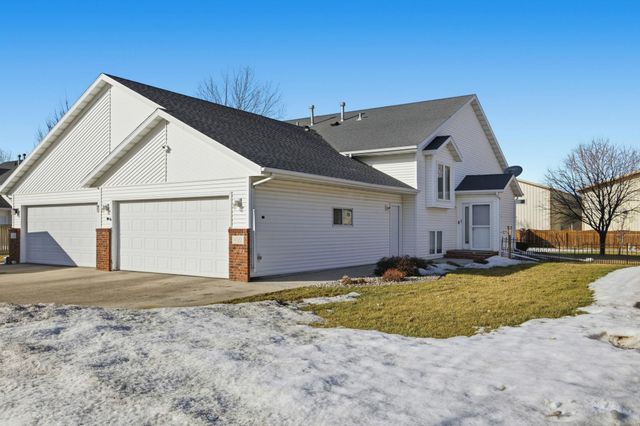 1022 4th Avenue W, West Fargo, ND 58078