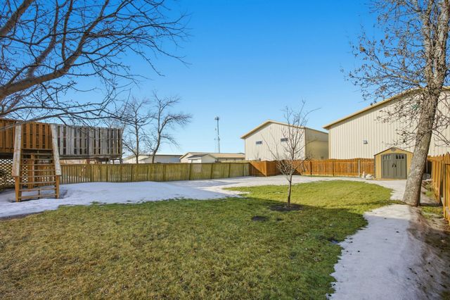 1022 4th Avenue W, West Fargo, ND 58078