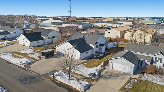 1022 4th Avenue W, West Fargo, ND 58078
