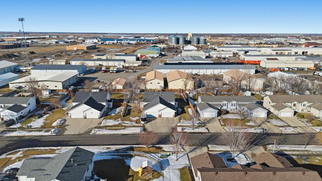 1022 4th Avenue W, West Fargo, ND 58078