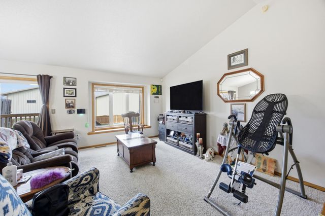 1022 4th Avenue W, West Fargo, ND 58078