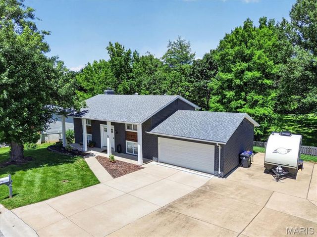 5 Golden Oak Court, Twin Oaks, MO 63088