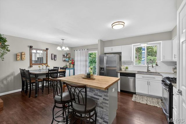 5 Golden Oak Court, Twin Oaks, MO 63088