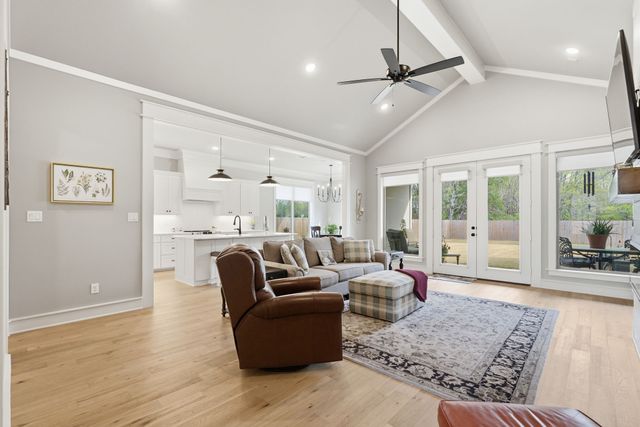 416 Deer Point Cove, Chandler, TX 75758