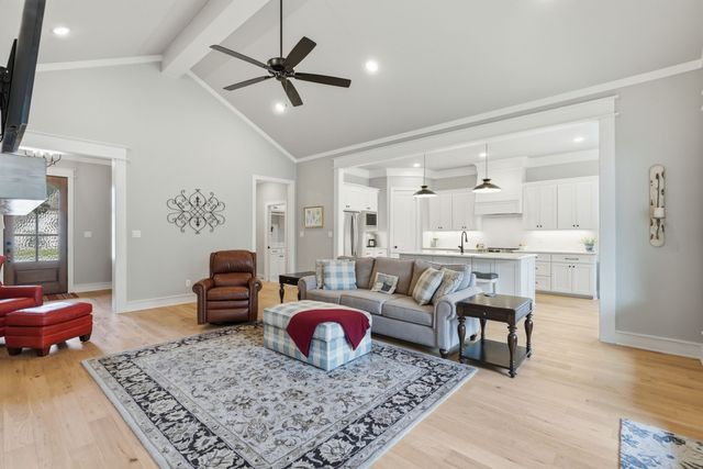 416 Deer Point Cove, Chandler, TX 75758