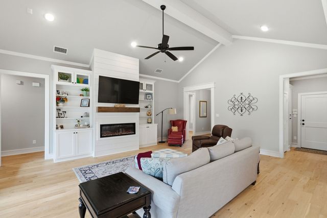 416 Deer Point Cove, Chandler, TX 75758