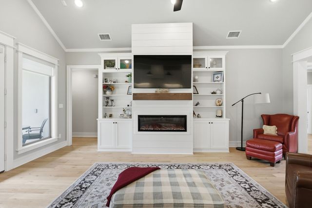 416 Deer Point Cove, Chandler, TX 75758