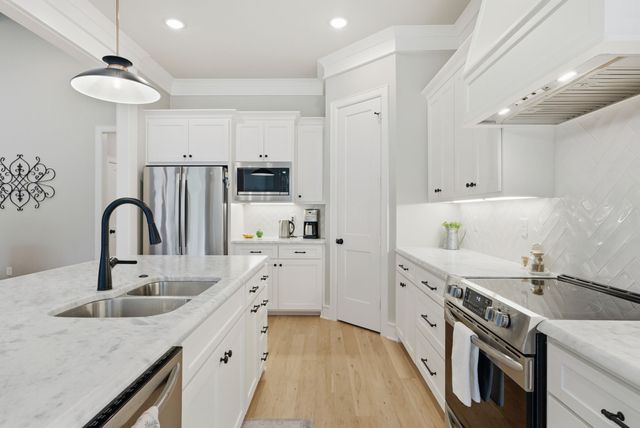 416 Deer Point Cove, Chandler, TX 75758