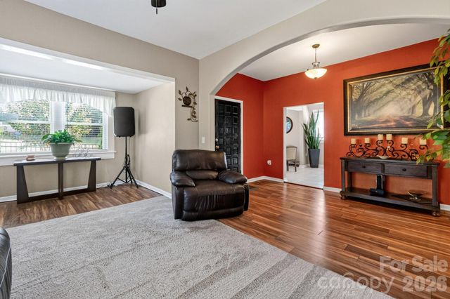 448 1st Street SW, Hickory, NC 28602