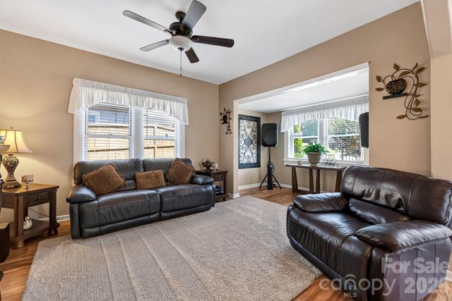 448 1st Street SW, Hickory, NC 28602