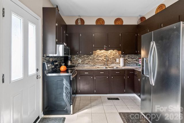 448 1st Street SW, Hickory, NC 28602