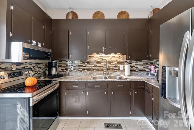 448 1st Street SW, Hickory, NC 28602