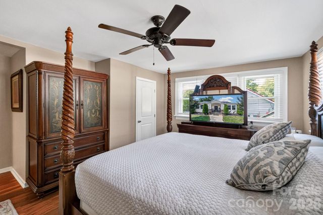 448 1st Street SW, Hickory, NC 28602