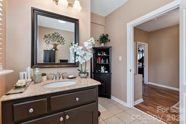 448 1st Street SW, Hickory, NC 28602