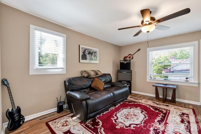 448 1st Street SW, Hickory, NC 28602