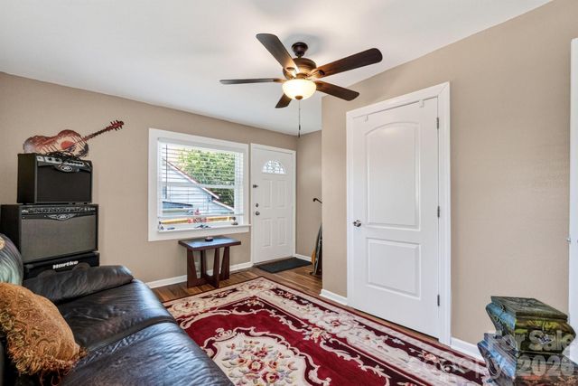 448 1st Street SW, Hickory, NC 28602