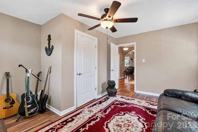 448 1st Street SW, Hickory, NC 28602