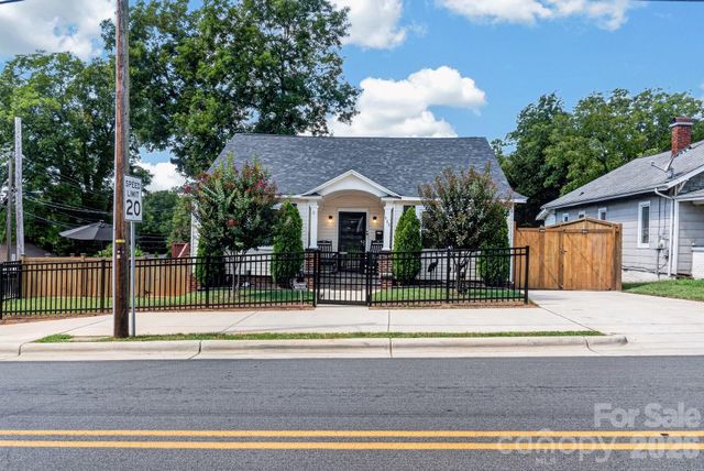 448 1st Street SW, Hickory, NC 28602