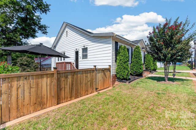448 1st Street SW, Hickory, NC 28602