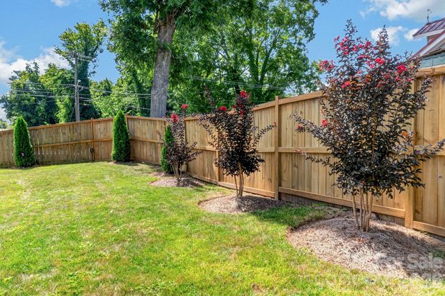 448 1st Street SW, Hickory, NC 28602