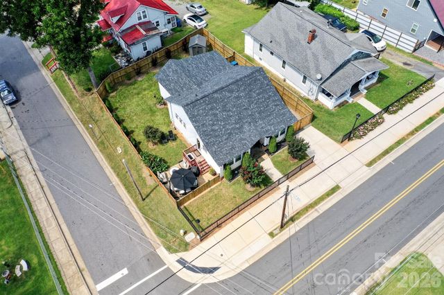 448 1st Street SW, Hickory, NC 28602