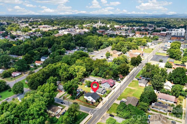 448 1st Street SW, Hickory, NC 28602